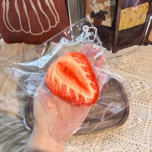 144000 Zaiganma Nie Strawberry Freeze-Dried (Milk Mochi Clay Texture Series) / 在干嘛捏 草莓冻干 (奶糯泥触感系列)
