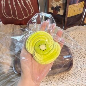 144006 Zaiganma Nie Kiwi Mille Crepe Roll (Milk Mochi Clay Texture Series) / 在干嘛捏 青漪奇异果千层卷 (奶糯泥触感系列)