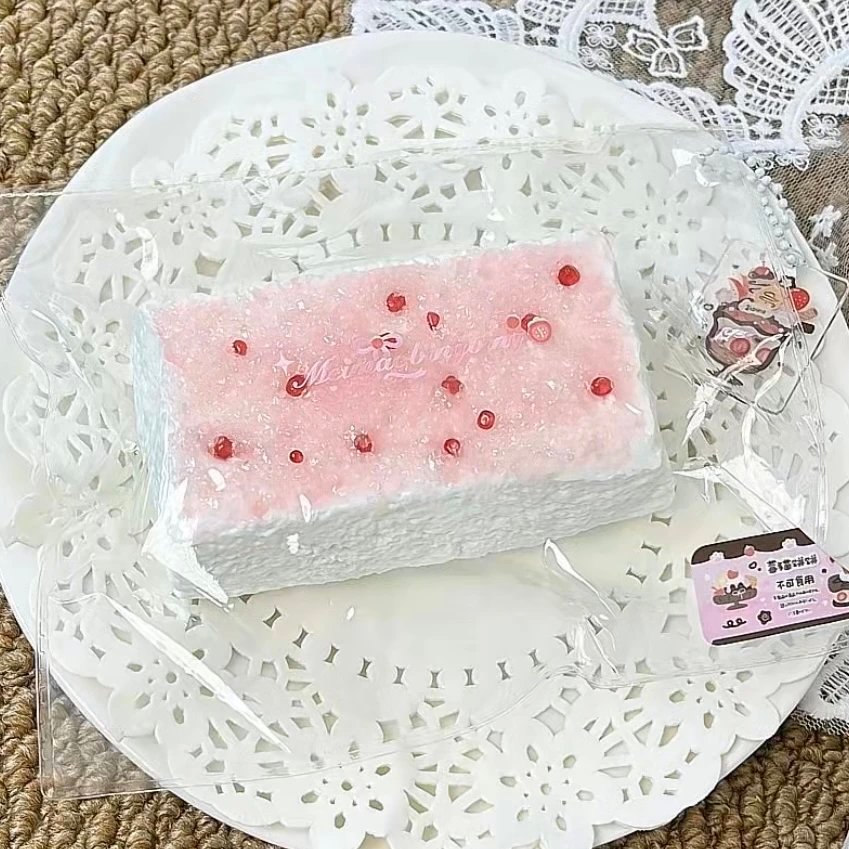 75016 Berry Cat Bakery Strawberry Crushed Ice Toast (Soft Cheese Clay Texture Series) / 莓猫饼饼 いちごクラッシュアイストースト (ソフトチーズクレイ触感シリーズ)
