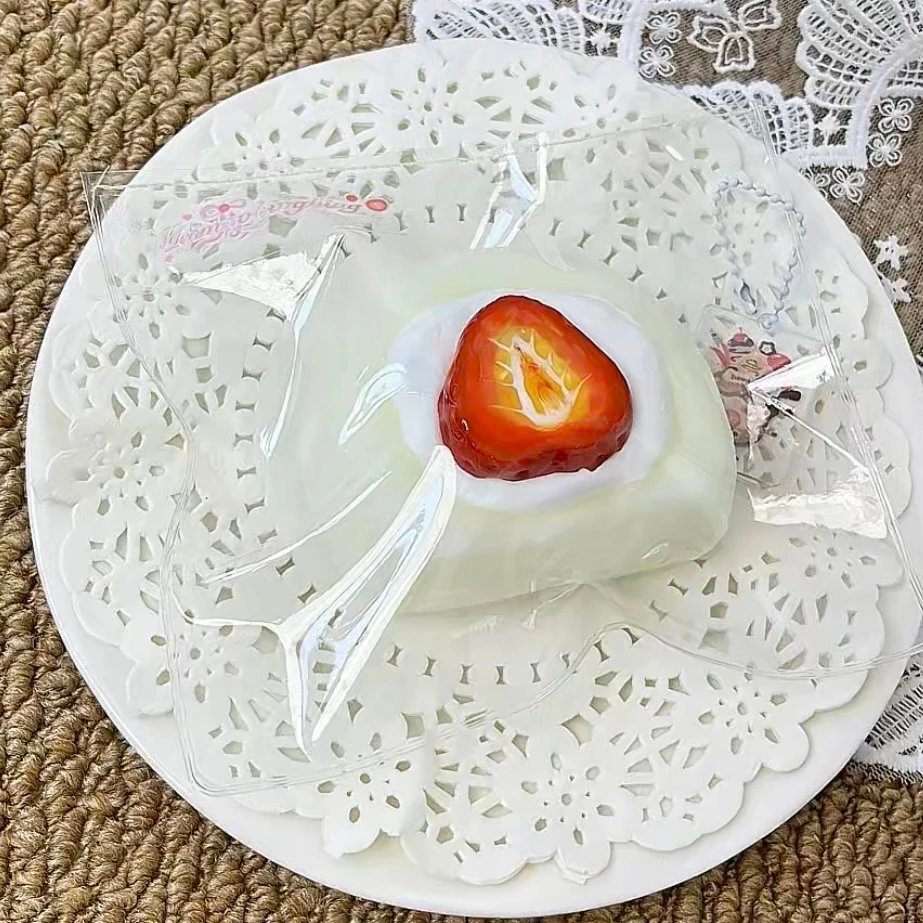 75018 Berry Cat Bakery Strawberry Mochi (Soft Cheese Clay Texture Series) / 莓猫饼饼 いちごもち (ソフトチーズクレイ触感シリーズ)