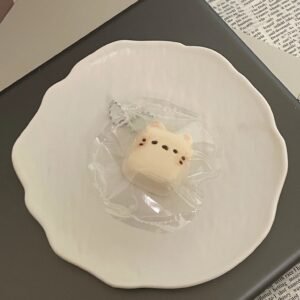 258026 Cheese Berry Handmade Two-Tone Mini Cat - White (Light Cream Texture Series) / 芝士莓莓Hand made 双色小咪・白色 (轻奶油触感系列)