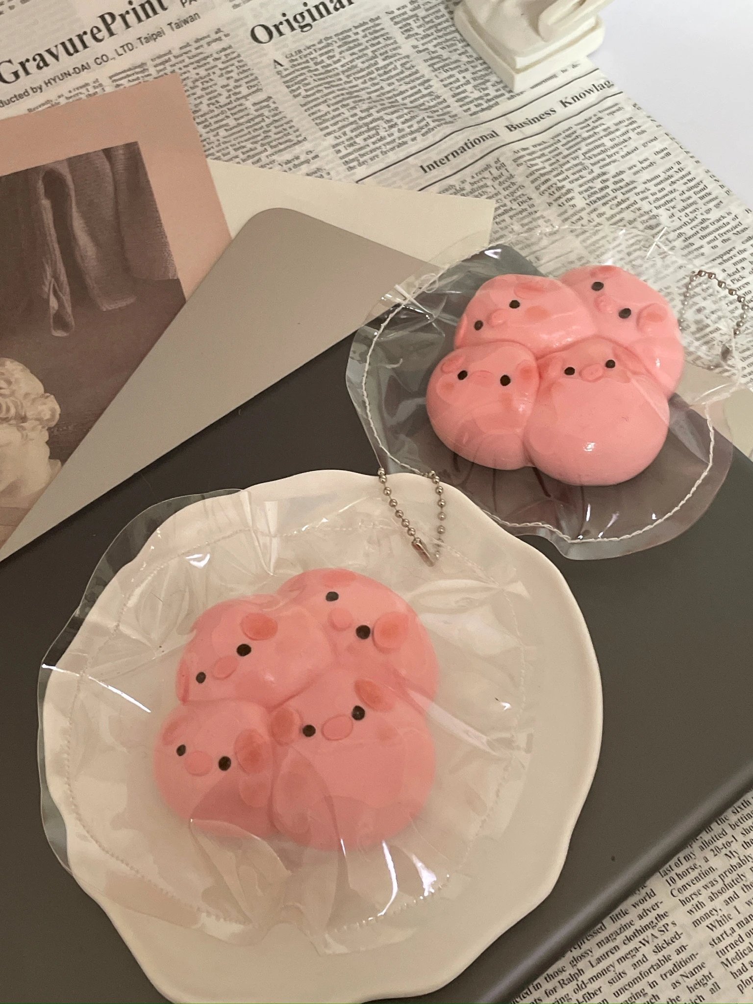 258031 Cheese Berry Handmade Hugging Piggy (Light Cream Texture Series) / 芝士莓莓Hand made 抱抱猪猪 (轻奶油触感系列)