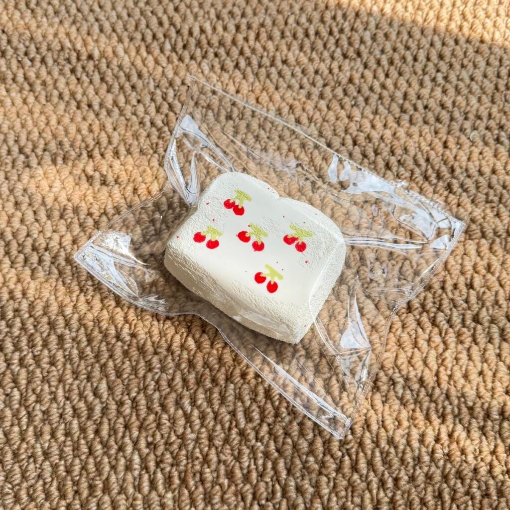 161045 Chidiao Suanzha Cherry Toast (Cream Clay Texture Series) / 吃掉酸楂 さくらんぼトースト (クリームクレイ触感シリーズ)
