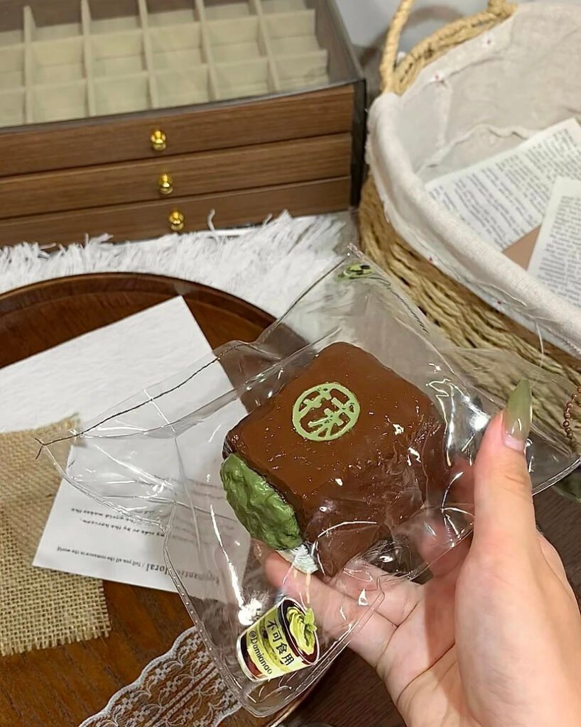 157016 Da Mianao Matcha Chocolate Ice Cream Brick / Da棉袄 抹茶チョコアイスクリームブロック