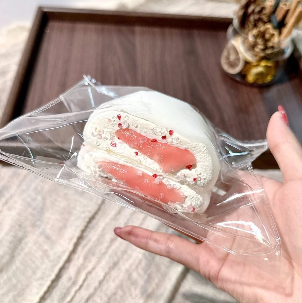 286 DAMI Strawberry Double-Layer Mochi (Latex Soft Texture Series) / DAMI捏捏 草莓双层糯米滋（乳膏触感系列）