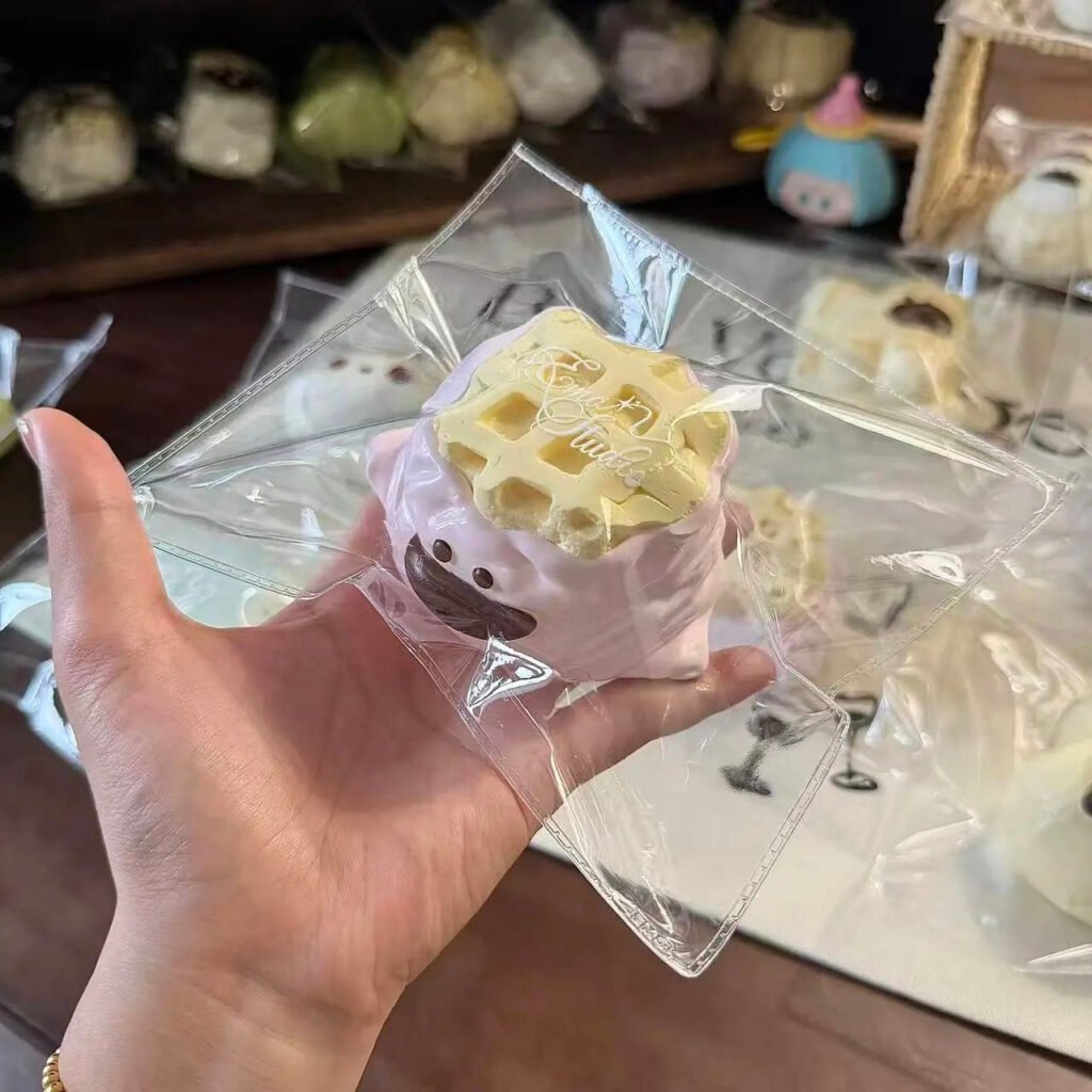 323016 Emo Studio Puppy Berry Waffle Cup (Baked Soft Cheese Texture Series) / Emo Studio わんこベリーワッフルカップ (オーブンソフトチーズ触感シリーズ)