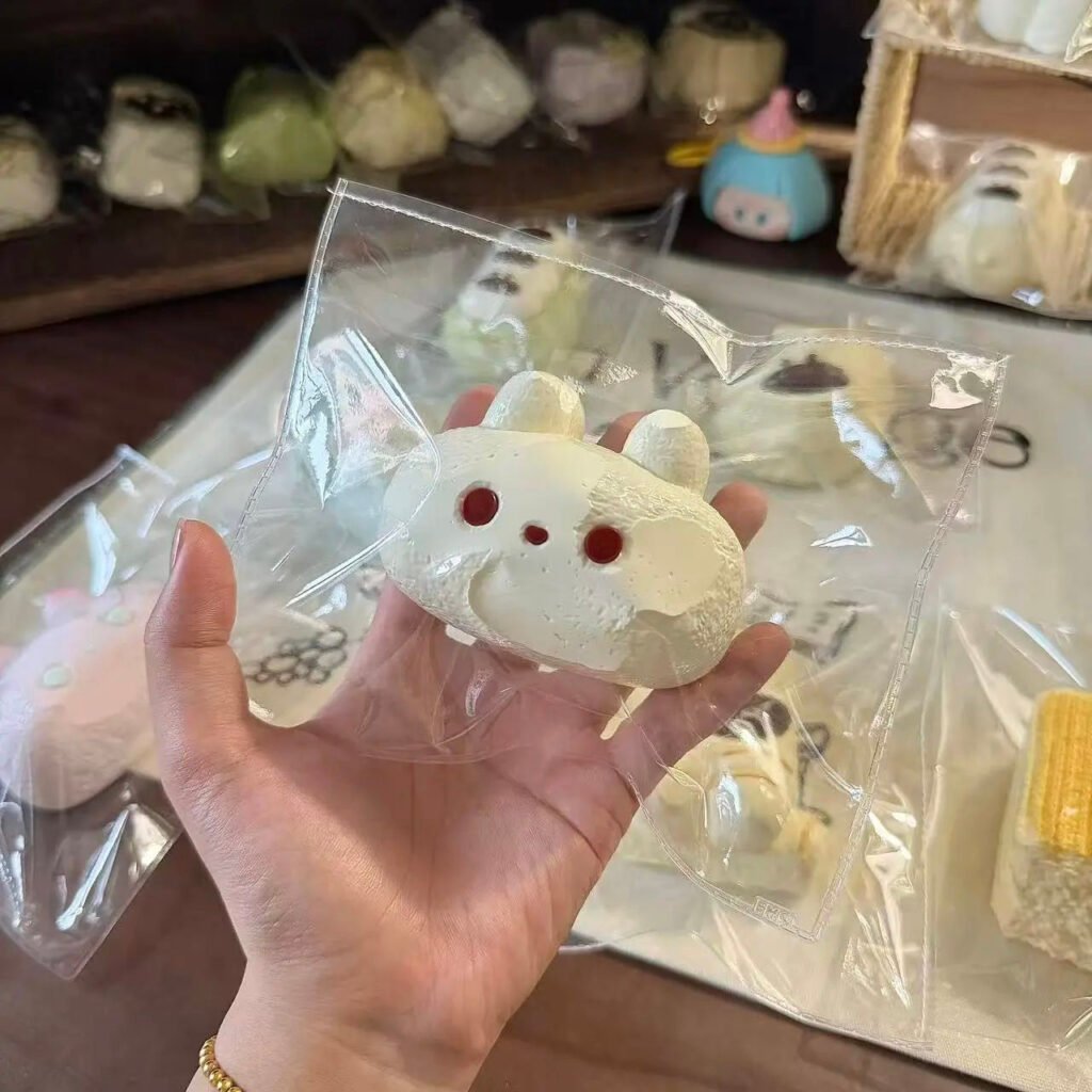323044 Emo Studio Red-Eyed Little Bunny (Baked Thick Milk Clay Texture Series) / Emo Studio 赤目の子うさぎ (オーブン濃厚ミルククレイ触感シリーズ)