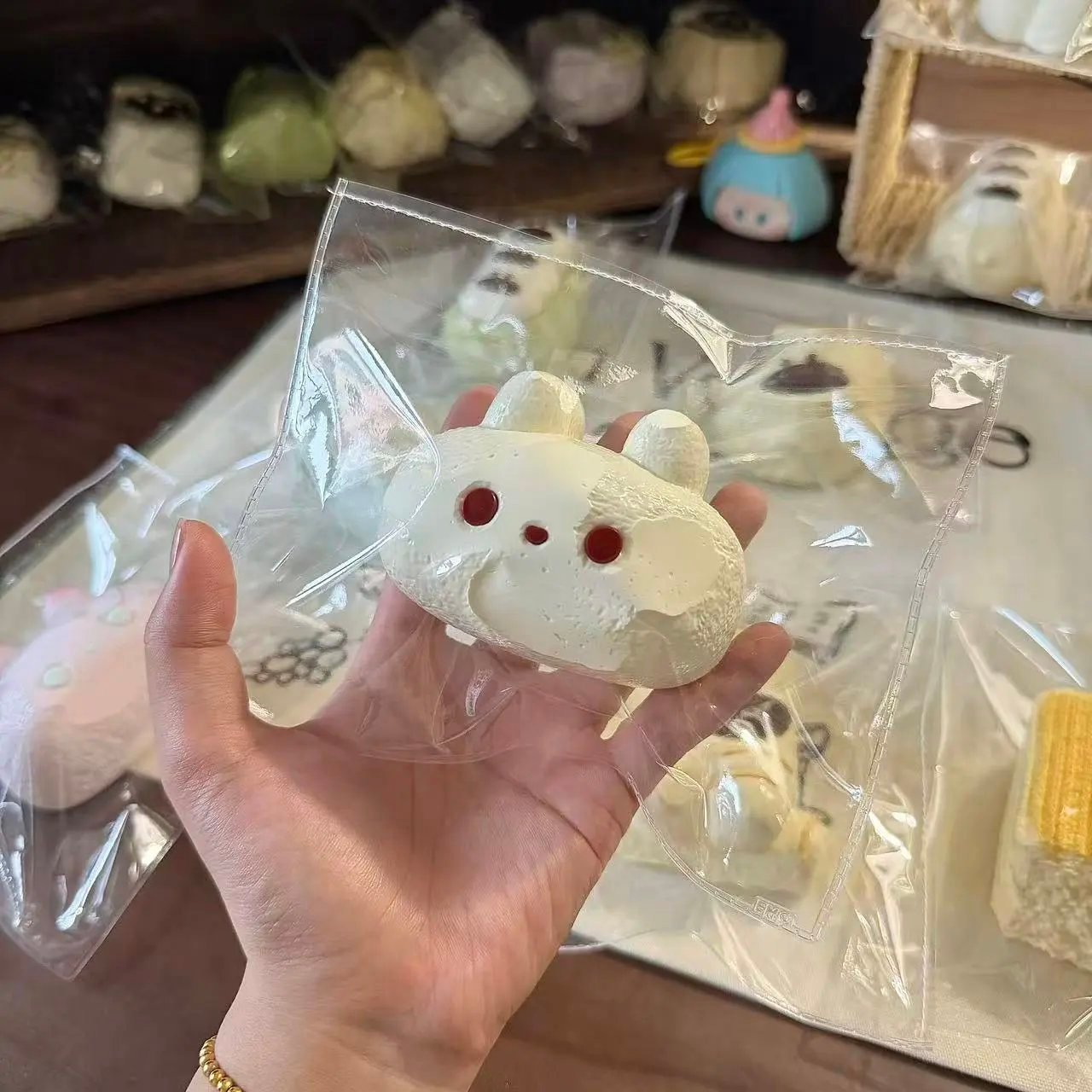 323044 Emo Studio Red-Eyed Little Bunny (Baked Thick Milk Clay Texture Series) / Emo Studio 赤目の子うさぎ (オーブン濃厚ミルククレイ触感シリーズ)