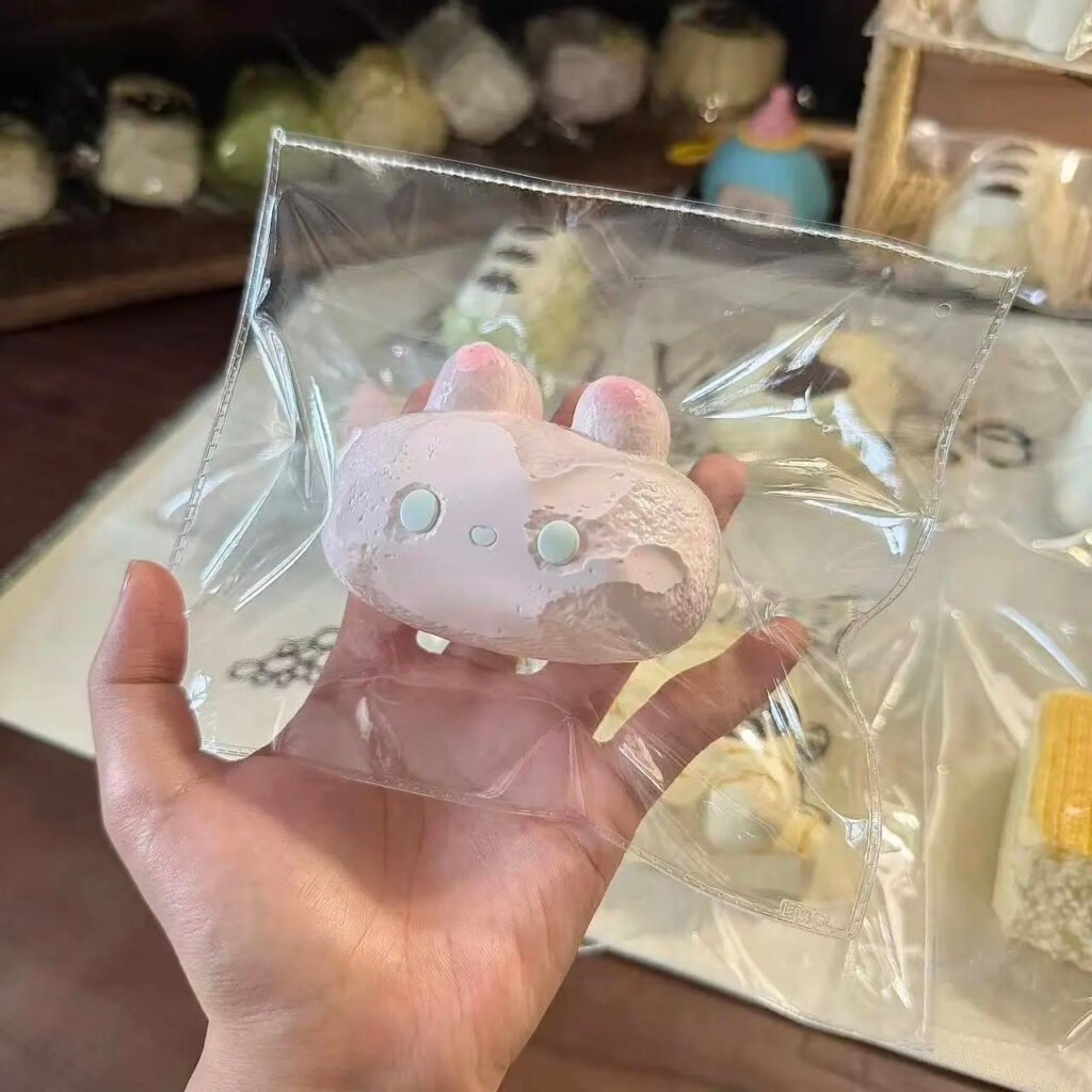 323045 Emo Studio Strawberry Little Bunny (Baked Thick Milk Clay Texture Series) / Emo Studio いちご子うさぎ (オーブン濃厚ミルククレイ触感シリーズ)