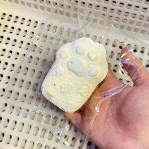 215008 Huohuo Nienie Cream Sea Salt Cat Paw / HUOHUO捏捏 奶油海盐猫爪