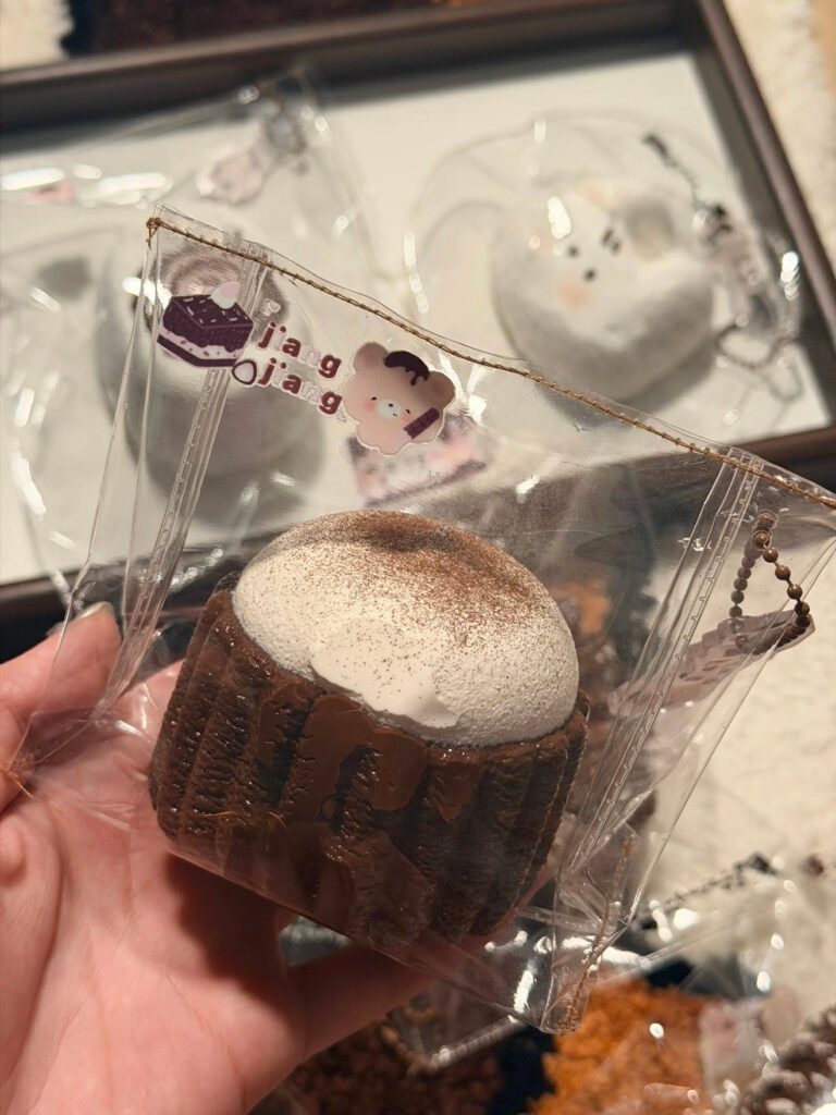 326000 Jiangjiang Nama Chocolate Mini Cake (Soft Cream Texture Series) / Jiangjiang 生チョコミニケーキ (ソフトクリーム触感シリーズ)