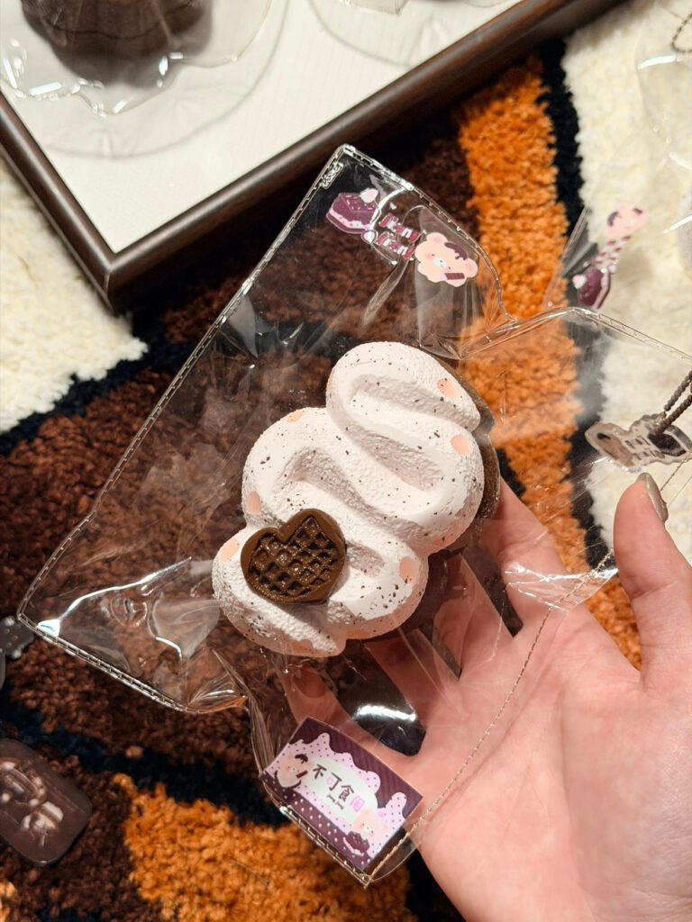 326020 Jiangjiang Pink Chocolate Cream Bar (Mochi Cream Texture Series) / Jiangjiang ピンクチョコクリームバー (もちもちクリーム触感シリーズ)