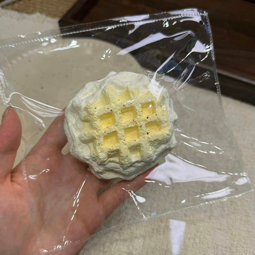 105002 JunBao Light Cream Waffle (Milk Cake Clay 2.0 Texture Series) / JunBao ライトクリームワッフル (ミルクケーキクレイ2.0触感シリーズ)