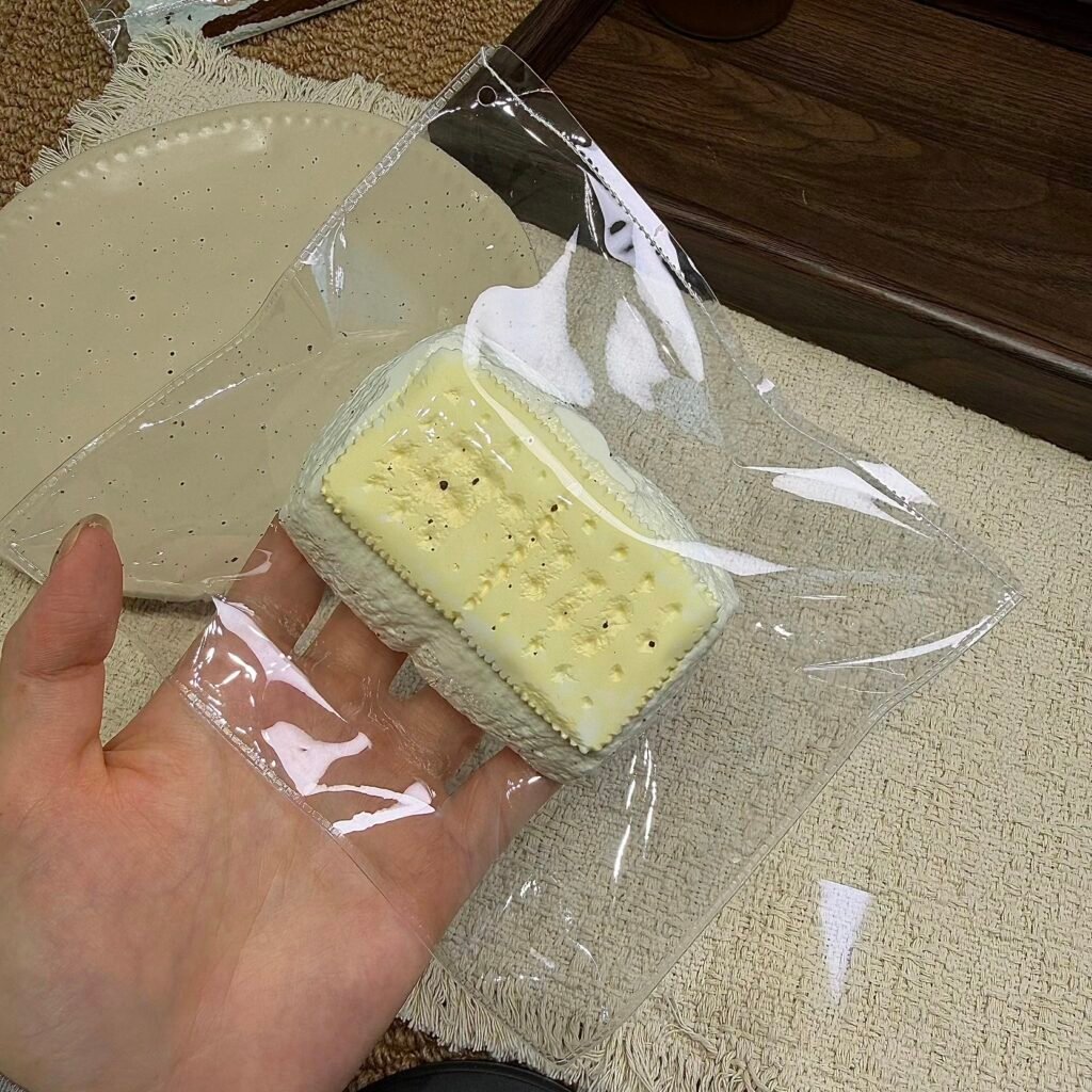 105003 JunBao Light Cream Soda Cracker (Milk Cake Clay 2.0 Texture Series) / JunBao ライトクリームソーダクラッカー (ミルクケーキクレイ2.0触感シリーズ)