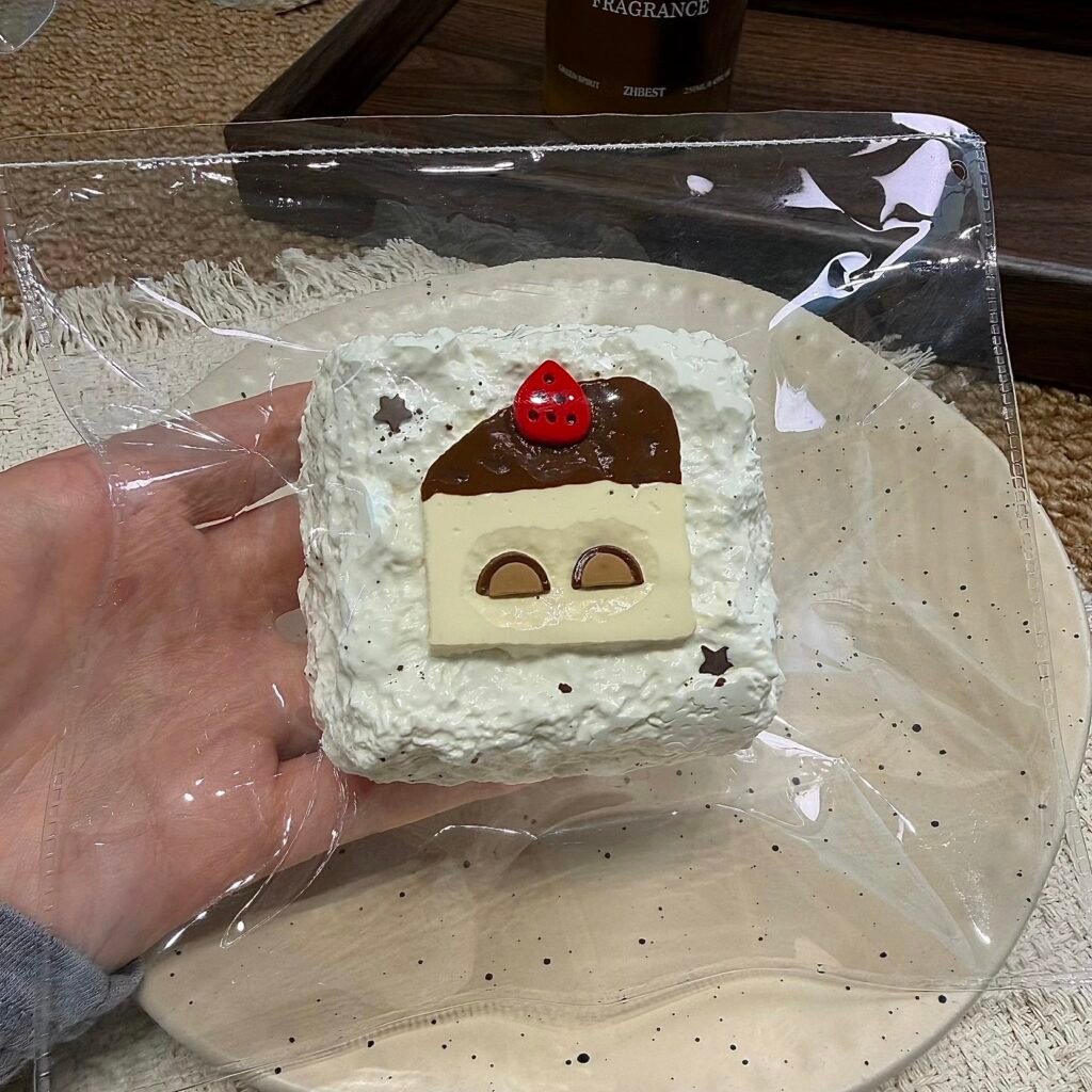 105005 JunBao Berry Chocolate Mini Cake (Thick Cream Texture Series) / JunBao ベリーチョコレートミニケーキ (濃厚クリーム触感シリーズ)