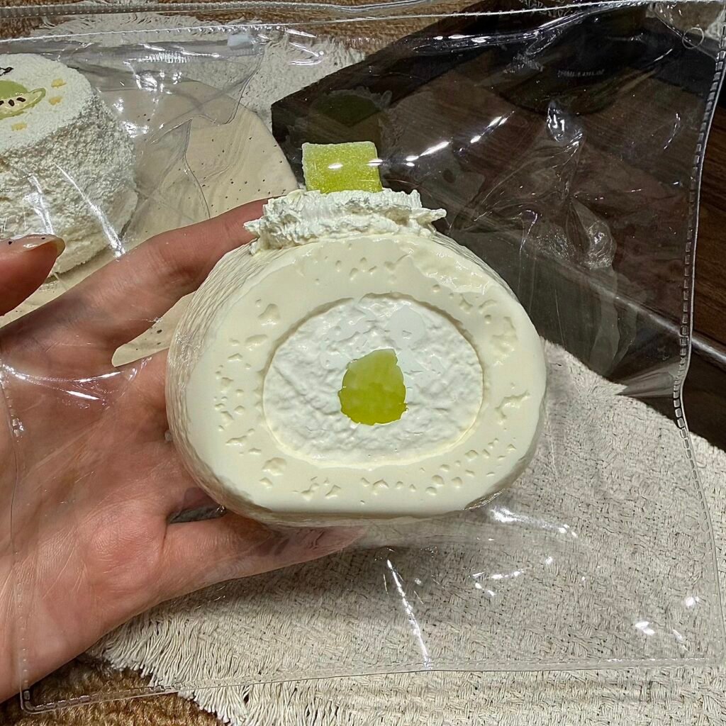 105009 JunBao Melon Swiss Roll (Milk Cake Clay 2.0 Texture Series) / JunBao メロンロールケーキ (ミルクケーキクレイ2.0触感シリーズ)