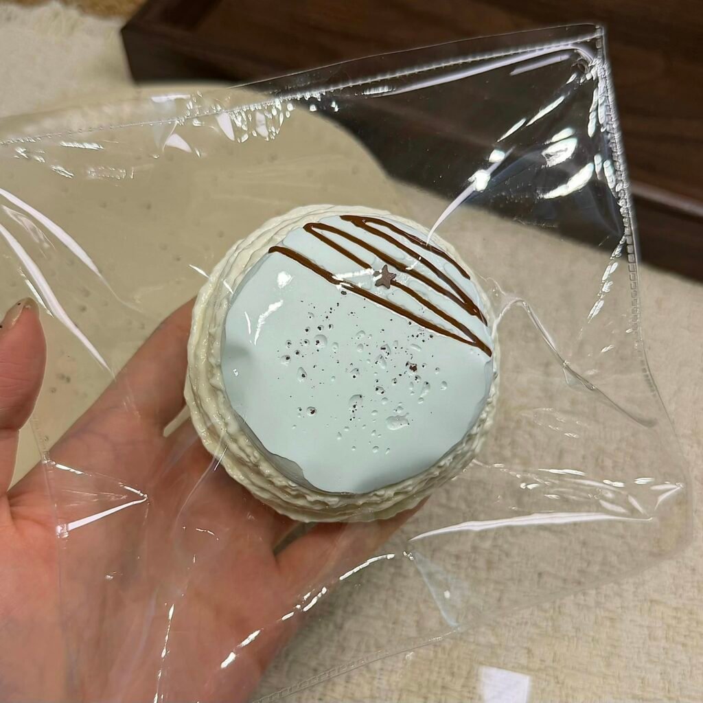 105011 JunBao Thin Chocolate Macaron (Milk Cake Clay 2.0 Texture Series) / JunBao 薄チョコマカロン (ミルクケーキクレイ2.0触感シリーズ)