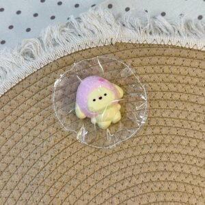 62091 Kaka Shop Squishy Strawberry Bunny (Moldable Clay Texture Series) / kaka shop捏捏 草莓兔（可塑泥触感系列）