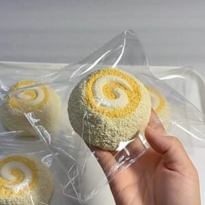242022 Kele Miao Squishy Soy Milk Roll Bun (Fluffy Cream Clay Texture Series) / 可乐妙 豆乳卷卷包?蓬松乳膏触感系列?