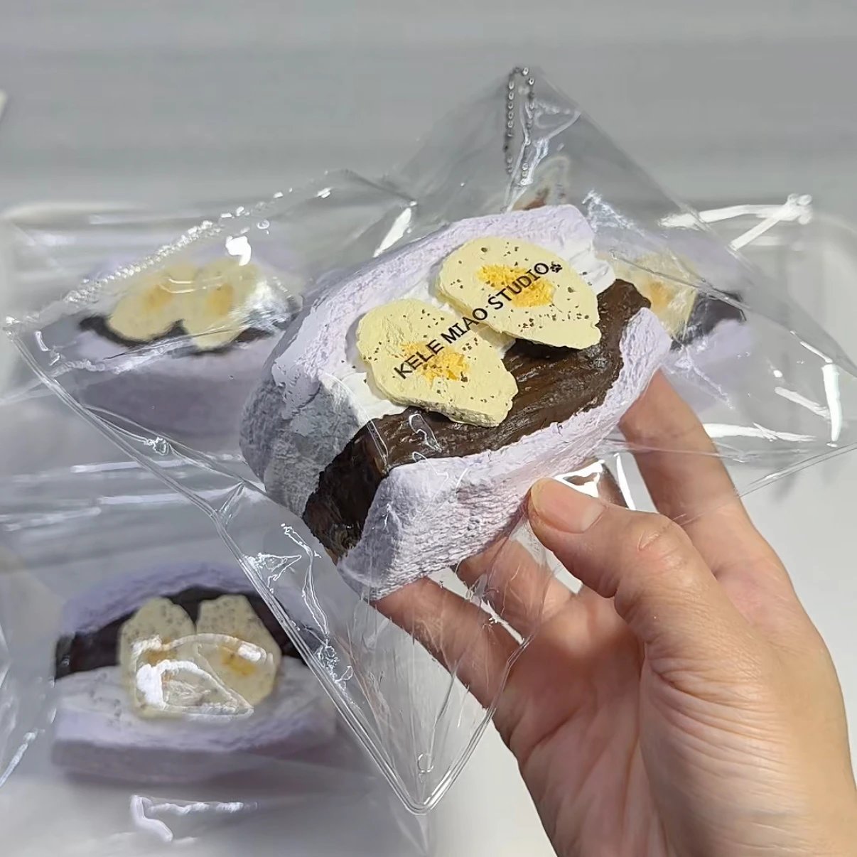 242047 Kele Miao Squishy Taro Banana Sandwich (Cream Clay Texture Series) / 可乐妙 香芋香蕉三明治?乳膏触感系列?
