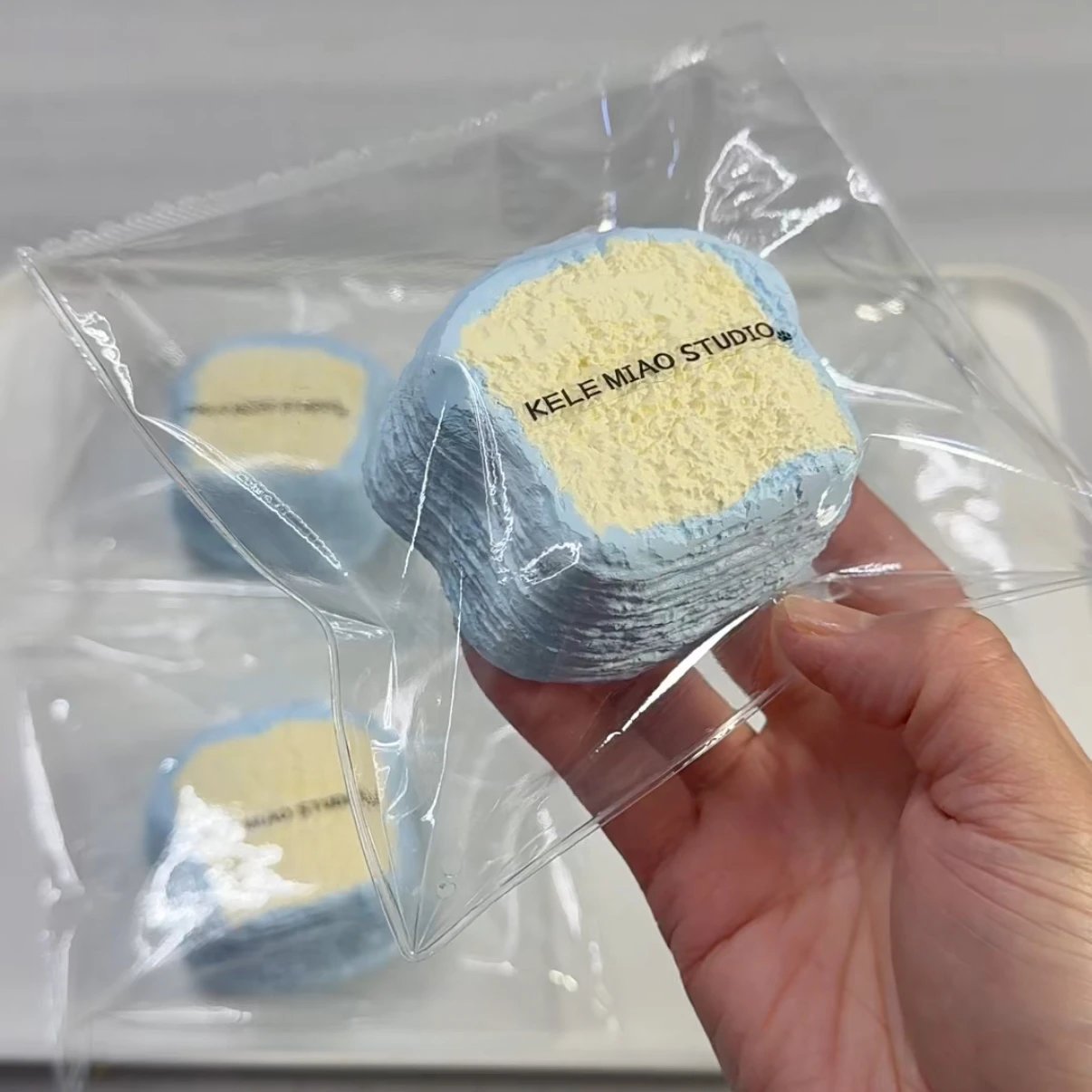242053 Kele Miao Squishy Blue Mille Crepe Toast (Fluffy Cream Clay Texture Series) / 可乐妙 蓝色千层吐司?蓬松乳膏触感系列?