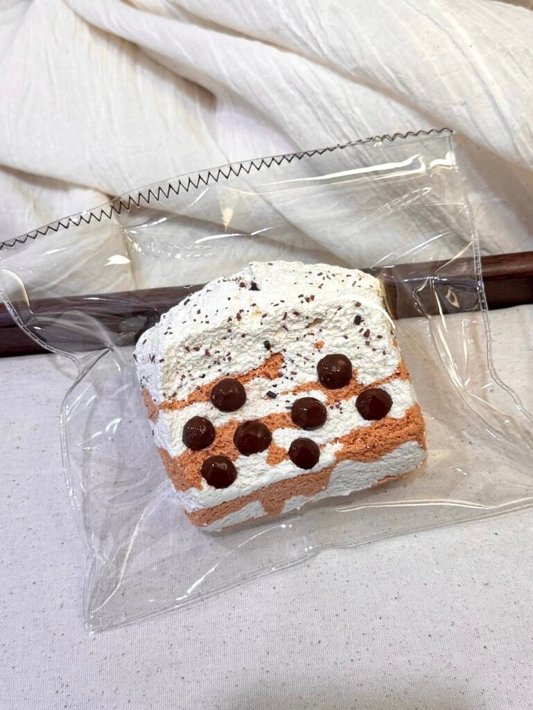 99007 Lady Deng Thai Milk Tea Double-Layer Large Toast (Dry Cream Texture Series) / Lady Deng タイミルクティー二層ラージトースト (ドライクリーム触感シリーズ)