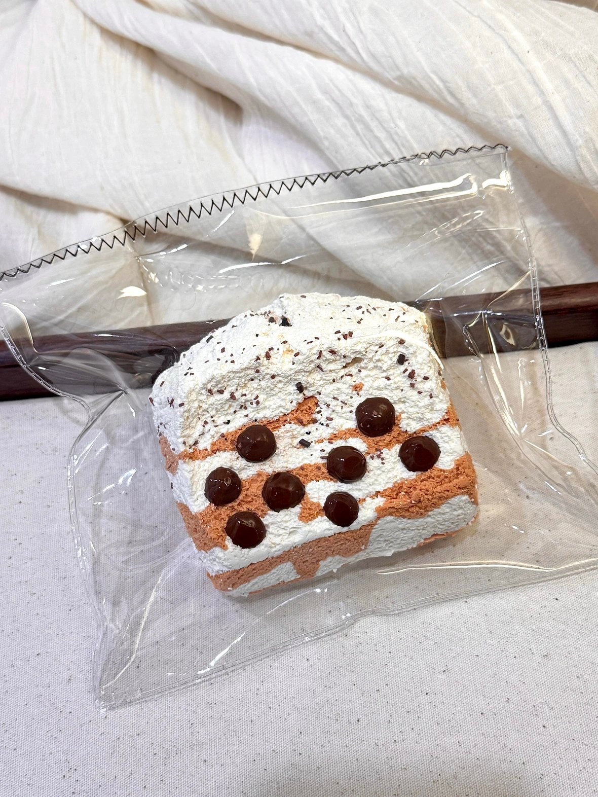 99007 Lady Deng Thai Milk Tea Double-Layer Large Toast (Dry Cream Texture Series) / Lady Deng タイミルクティー二層ラージトースト (ドライクリーム触感シリーズ)