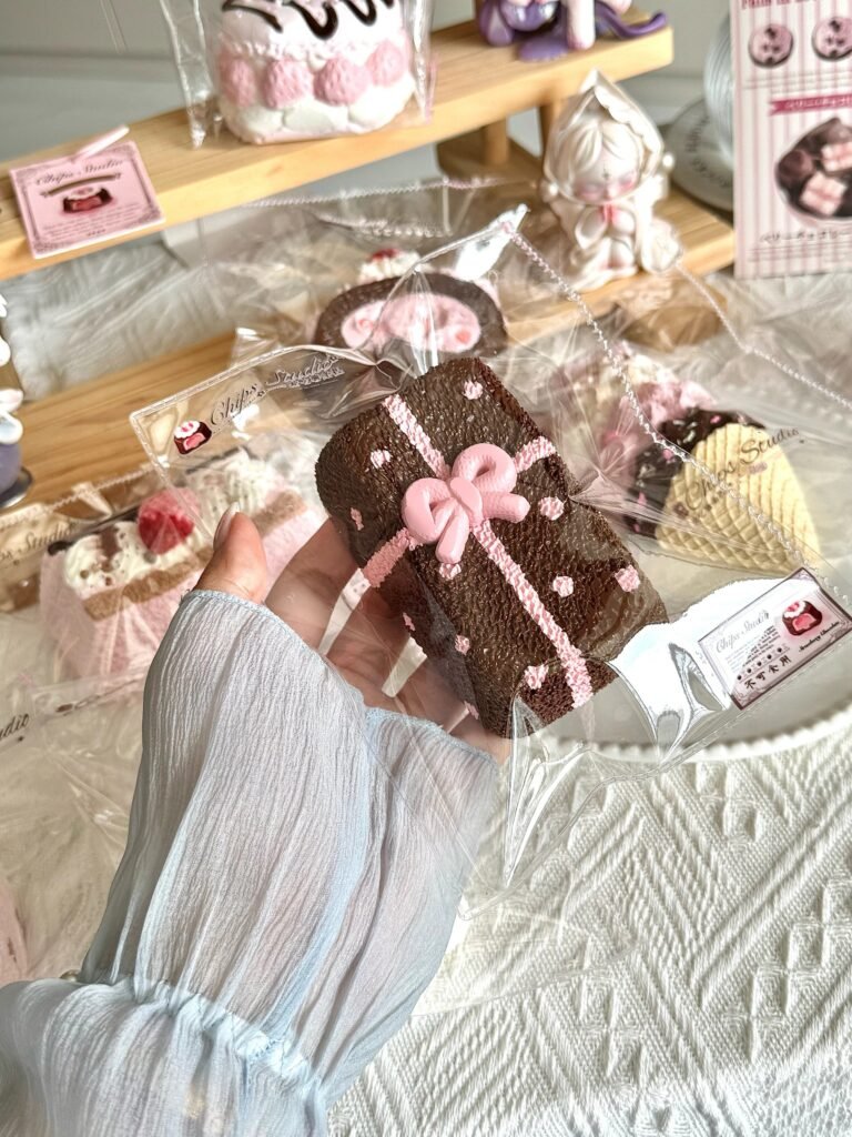 264000 Momo Loves Fries Nie Berry Chocolate Gift Toast (Sticky Cream Texture Series) / momo爱吃薯条捏 莓巧礼物吐司 (黏糊奶油触感系列)
