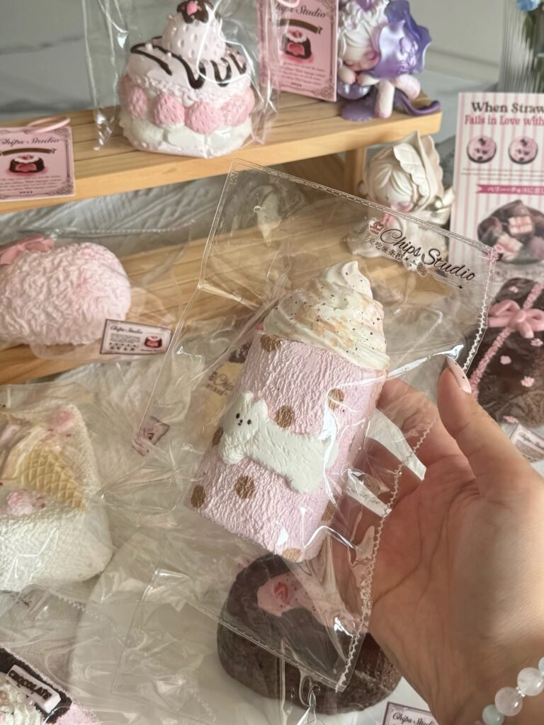 264003 Momo Loves Fries Nie Polka Dot Cat Marshmallow (Sticky Cream Texture Series) / momo爱吃薯条捏 波点猫咪棉花糖 (黏糊奶油触感系列)