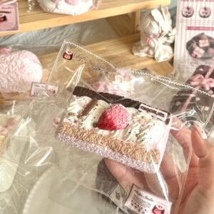 264007 Momo Loves Fries Nie Berry Chocolate Long Toast (Cotton Cream Texture Series) / momo爱吃薯条捏 莓巧长吐司 (棉奶油触感系列)