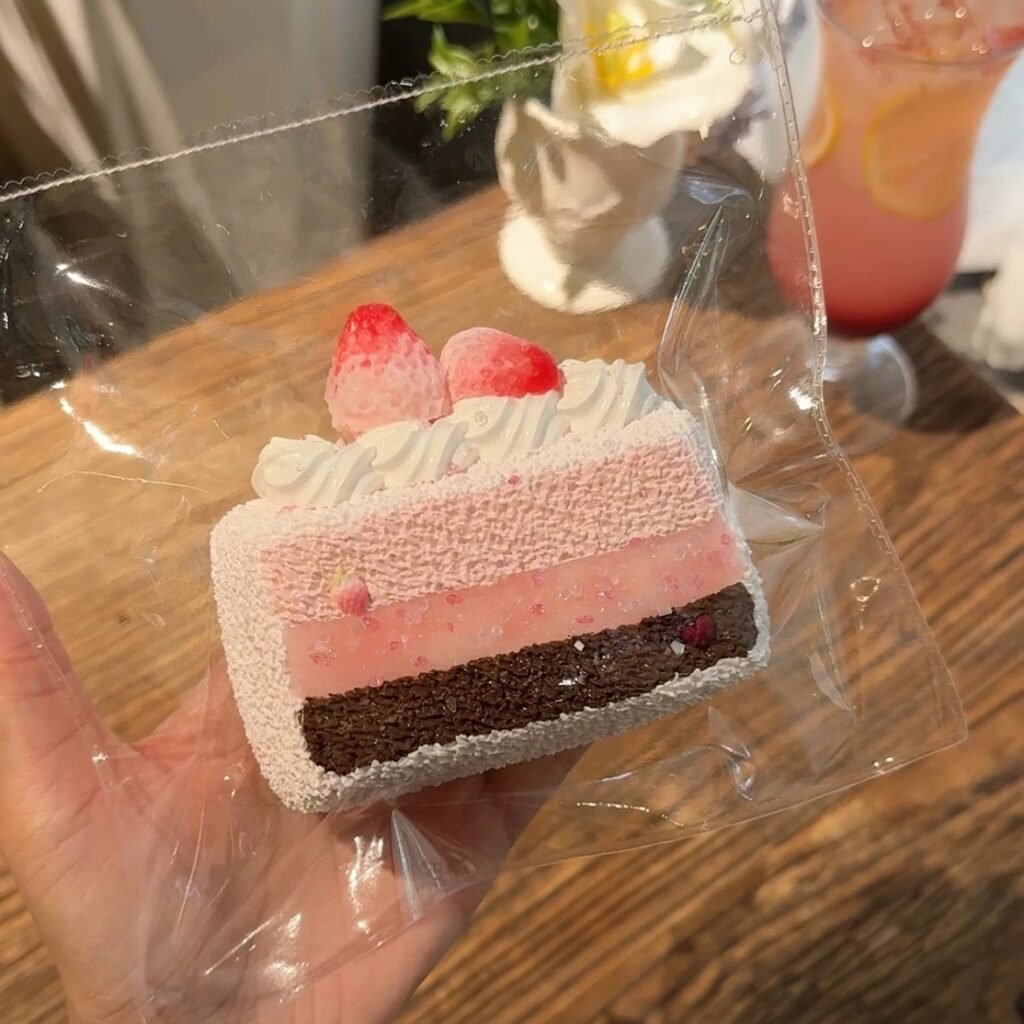 821 MOKK Strawberry Cream Toast (Cream Clay Texture Series) / 抹可可 いちごクリームトースト (クリームクレイ触感シリーズ)