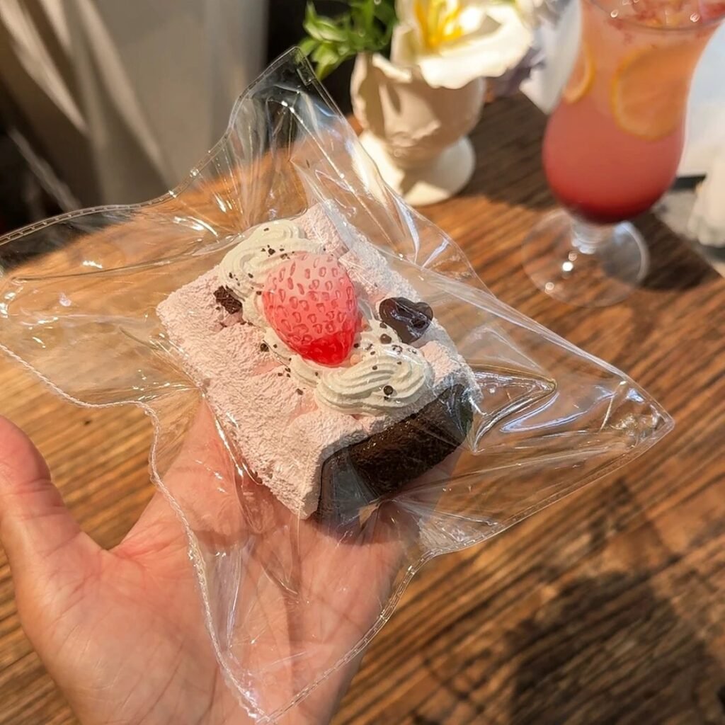 822 MOKK Chocolate Strawberry Sandwich Cake (Cream Clay Texture Series) / 抹可可 チョコいちごサンドケーキ (クリームクレイ触感シリーズ)