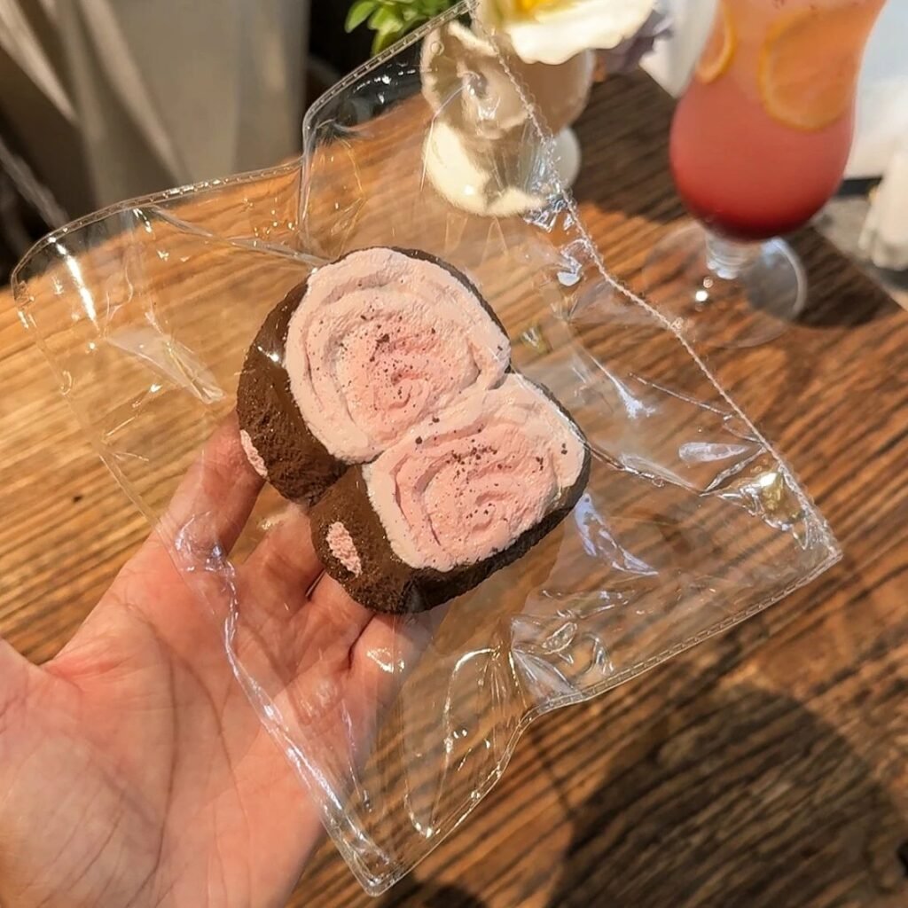 826 MOKK Strawberry Chocolate Twin Rolls (Sticky Clay Texture Series) / 抹可可 いちごチョコのツインロール (ねっとりクレイ触感シリーズ)
