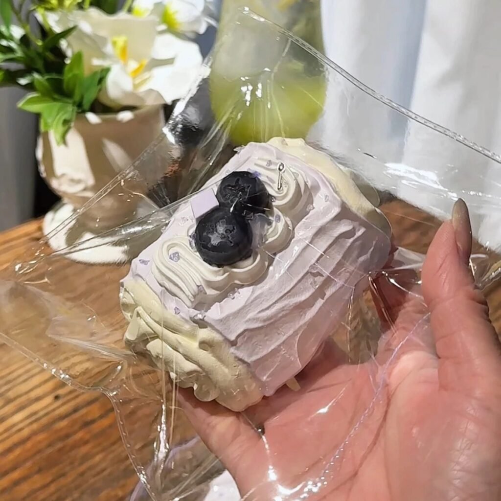 839 MOKK Blueberry Cream Towel Roll (Cream Clay Texture Series) / 抹可可 ブルーベリークリームのタオルロール (クリームクレイ触感シリーズ)