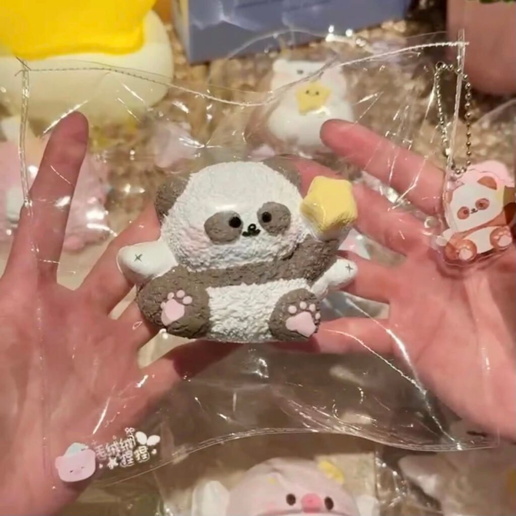 322004 Fluffy Nienie Chubby Panda (Cheese Clay Texture Series) / 毛绒绒捏捏 ぽっちゃりパンダ (チーズクレイ触感シリーズ)