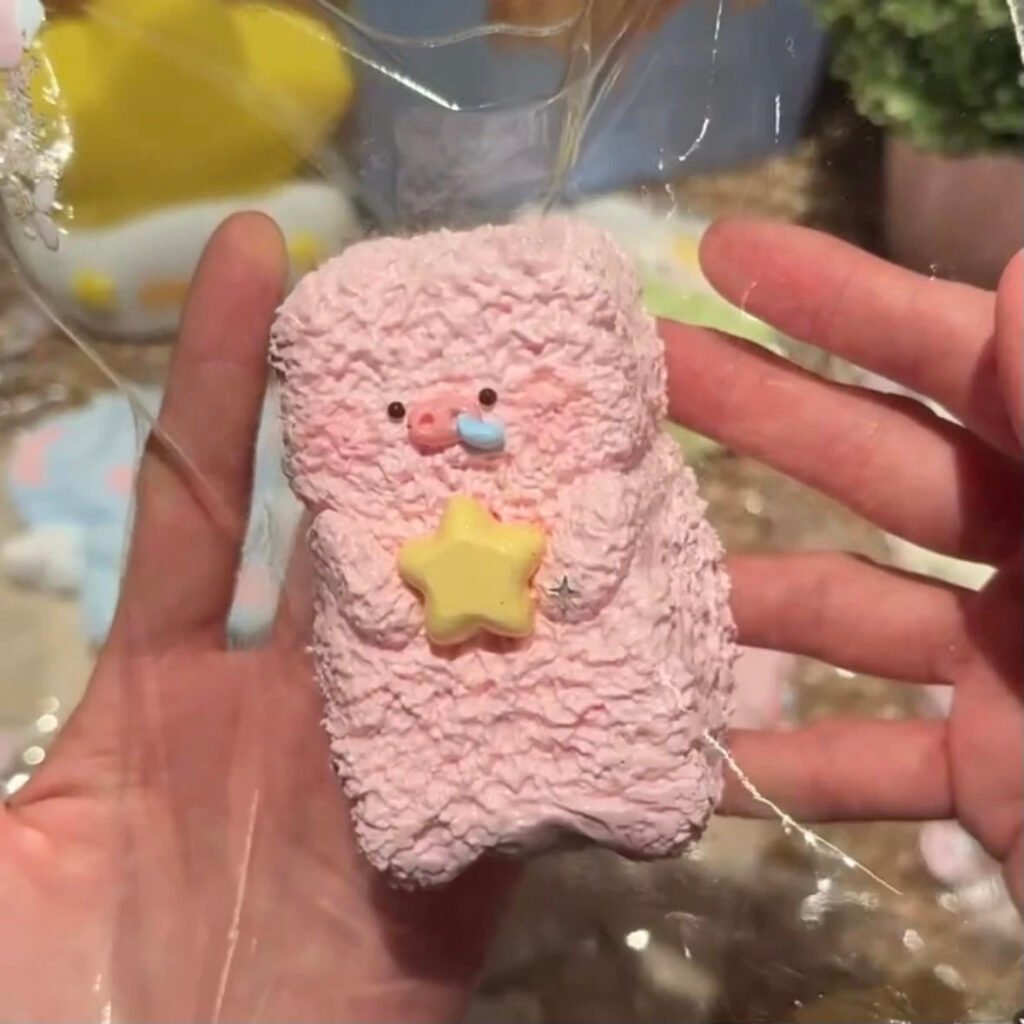 322014 Fluffy Nienie Star Pig Bar (Cream Clay Texture Series) / 毛绒绒捏捏 星のぶたスティック (クリームクレイ触感シリーズ)