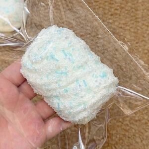 135041 Ohmo Nienie Blue Sprinkle Cream Roll (Heat Pad Cream Cheese Clay Texture Series) / ohmo捏捏 白胚蓝碎碎奶油卷卷 (加热垫干酪泥触感系列)
