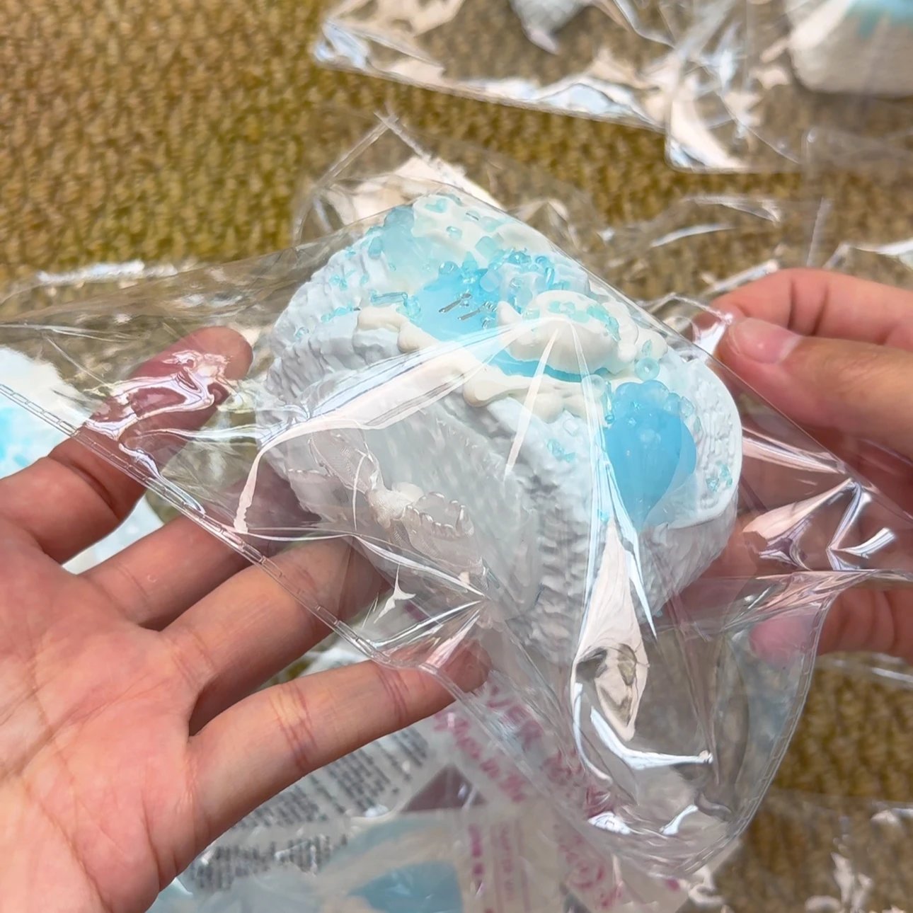 267004 Puffnie Ice Blue Swiss Roll (Food-Grade Silicone Texture Series) / Puffnie捏捏 冰蓝瑞士卷 (食品级硅胶触感系列)