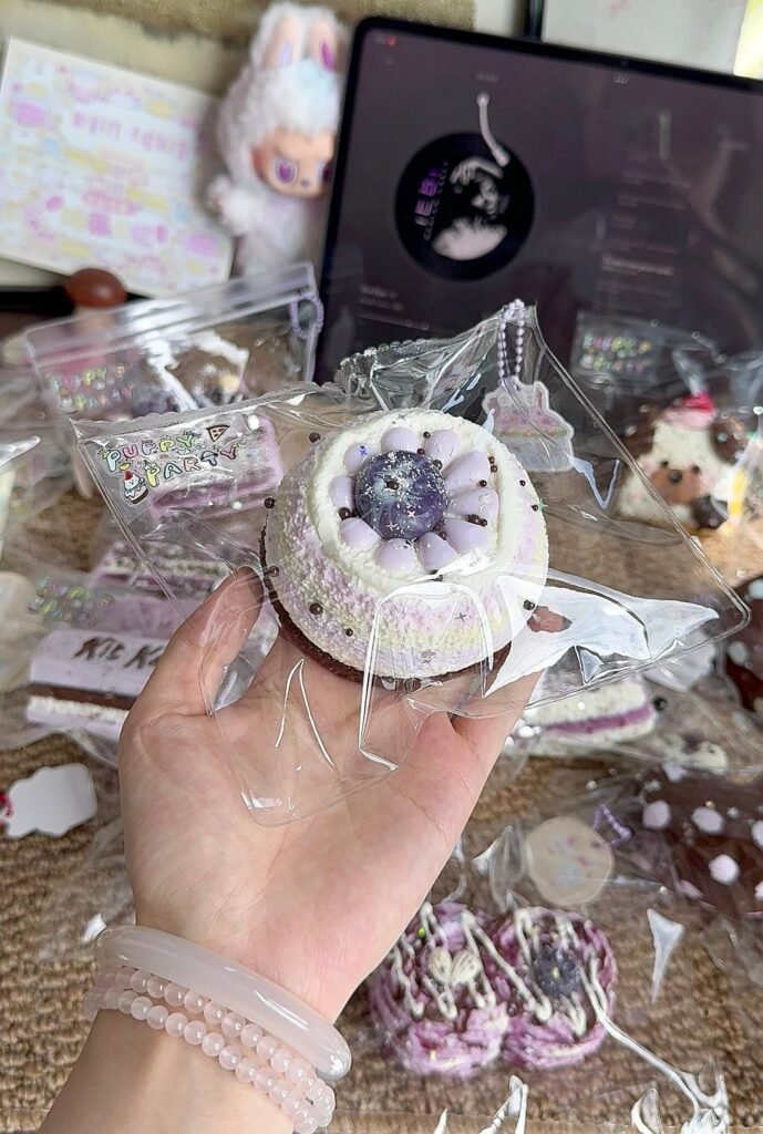 327003 Puppy Party Blueberry Pudding Cake (Glutinous Rice Clay Texture Series) / 狗派日记 ブルーベリープリンケーキ (もち米クレイ触感シリーズ)