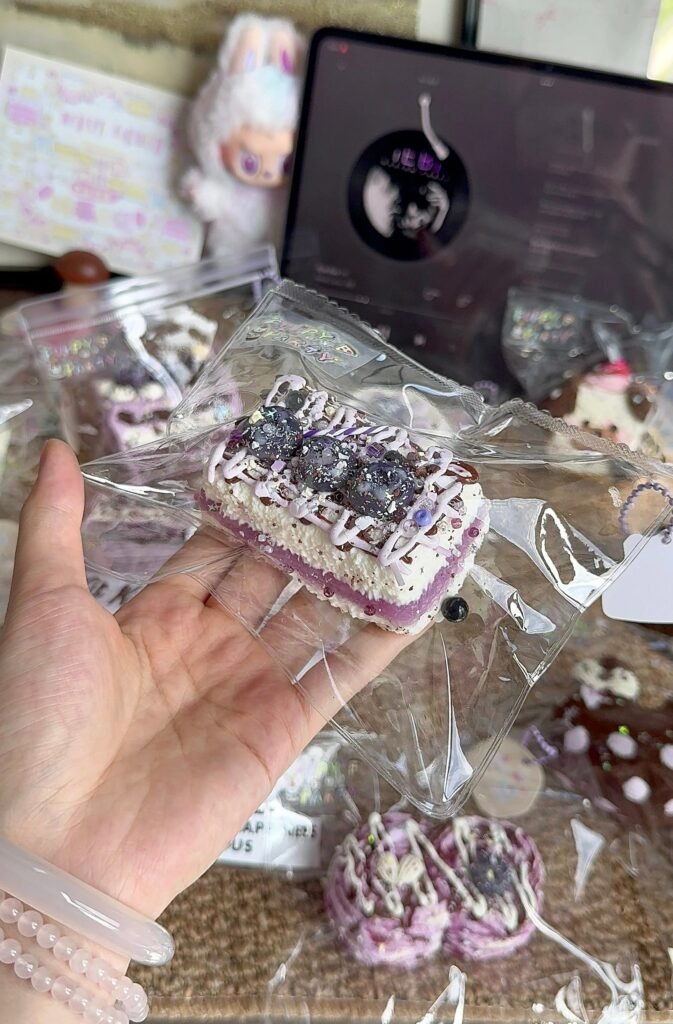 327005 Puppy Party Blueberry-Filled Cream Toast (Cream Paste Clay Texture Series) / 狗派日记 ブルーベリー入りクリームトースト (クリームペーストクレイ触感シリーズ)