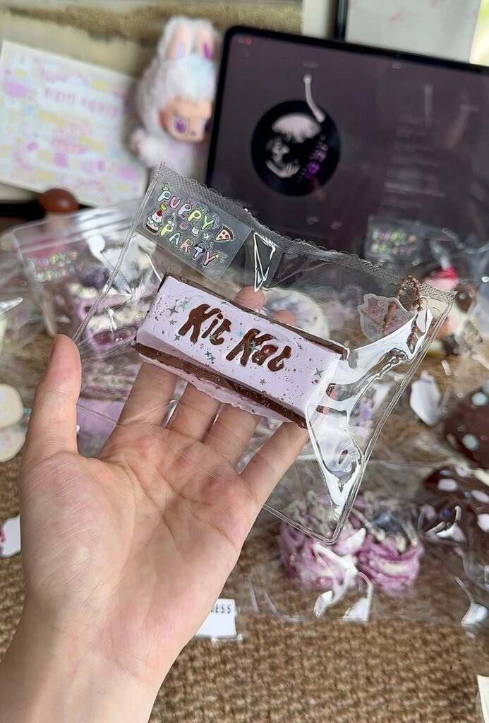 327008 Puppy Party Blueberry Cream Chocolate Block (Glutinous Rice Clay Texture Series) / 狗派日记 ブルーベリークリームチョコブロック (もち米クレイ触感シリーズ)