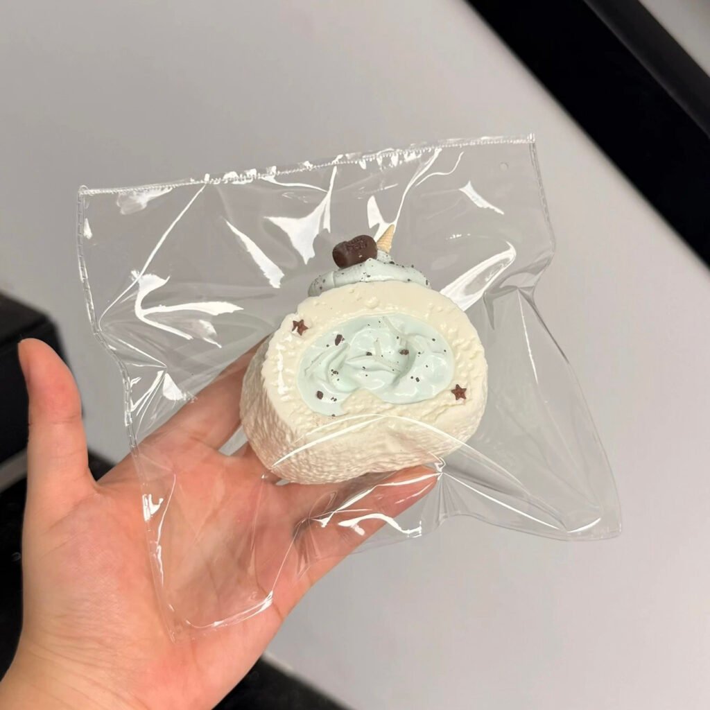 329000 Rubyshop Mint Chocolate Swiss Roll (Sticky Clay Texture Series) / Rubyshop ミントチョコのスイスロール (ねっとりクレイ触感シリーズ)