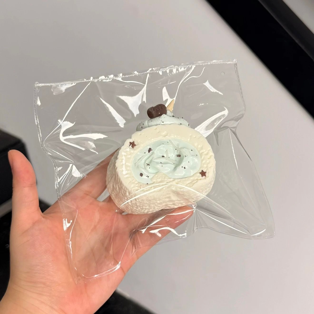 329000 Rubyshop Mint Chocolate Swiss Roll (Sticky Clay Texture Series) / Rubyshop ミントチョコのスイスロール (ねっとりクレイ触感シリーズ)