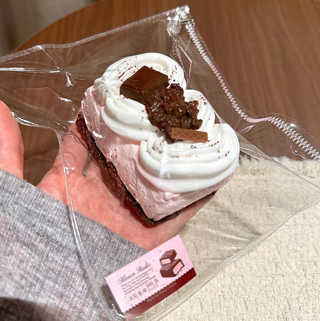 19007 Silence Studio Berry Chocolate Yogurt Cake (Cream Clay Texture Series) / Silence Studio ベリーチョコヨーグルトケーキ (クリームクレイ触感シリーズ)