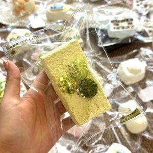 94016 Take It Slow Squishy Matcha Long Toast (Fluffy Clay Texture Series) / 你慢慢捏 抹茶长吐司 (绵绵泥2.0触感系列)