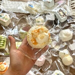 94019 Take It Slow Squishy Egg Double-Layer Round Rice Ball (Fluffy Clay Texture Series) / 你慢慢捏 鸡蛋双层圆饭团 (绵绵泥2.0触感系列)