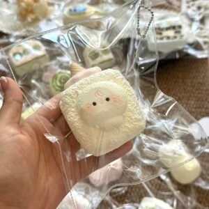 94021 Take It Slow Squishy Square Mimi (Dry Milk Cake Clay Texture Series) / 你慢慢捏 方块咪咪 (烤箱干奶糕触感系列)