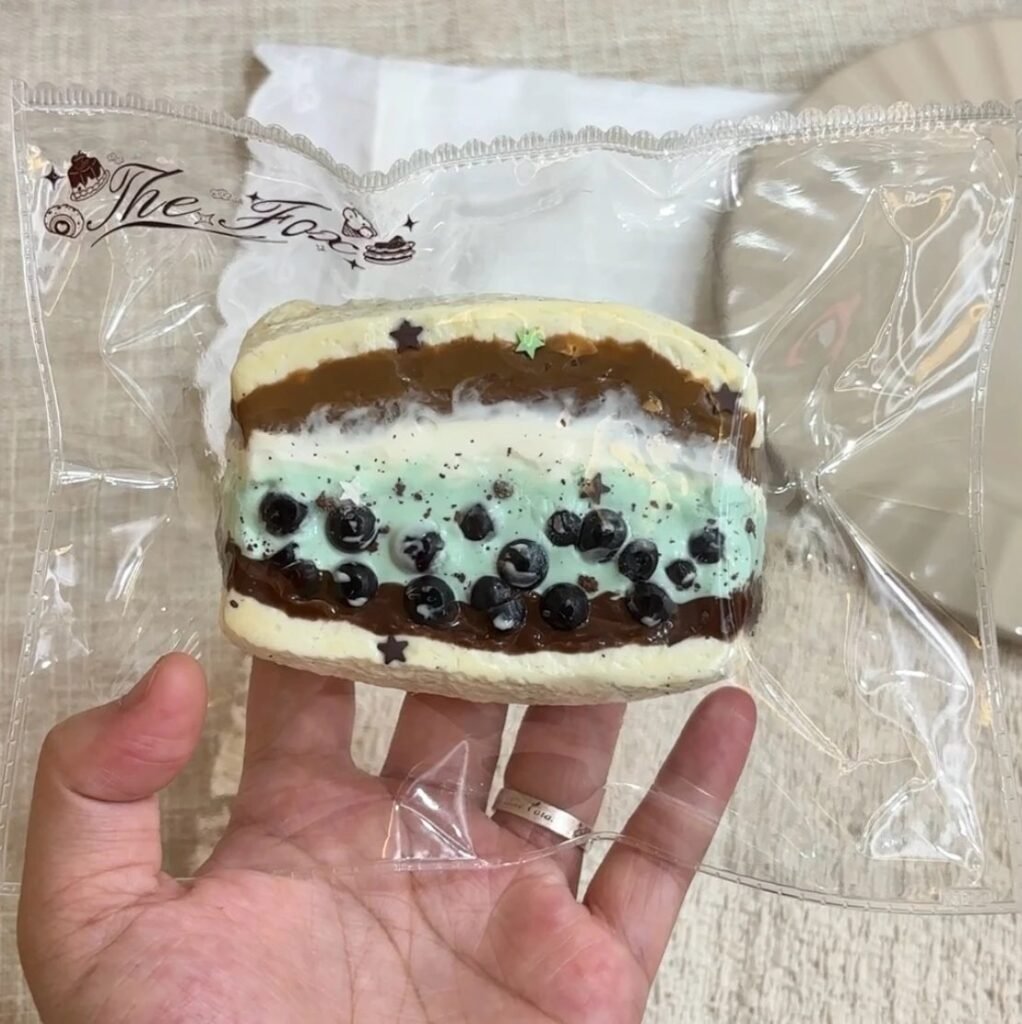 217002 The Fox Nienie Mint Nebula Milk Sandwich (Wet Cheese Clay Texture Series) / The Fox捏捏 薄荷星云奶 (湿酪泥触感系列)