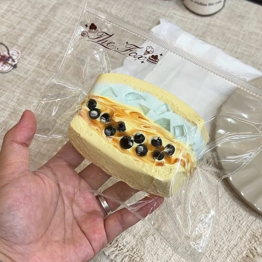 217011 The Fox Nienie Thai Blue Salted Cheese Sandwich (Wet Cheese Clay Texture Series) / The Fox捏捏 泰蓝咸法酪 (湿酪泥触感系列)