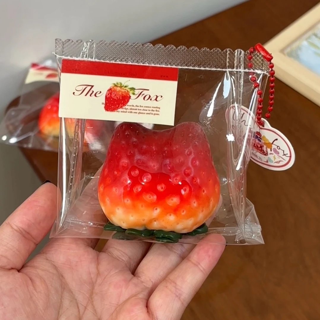 217032 The Fox Nienie Cat Head Strawberry - With Leaves (Yogurt Clay Texture Series) / The Fox捏捏 猫猫头草莓(有叶子) (酸奶泥触感系列)